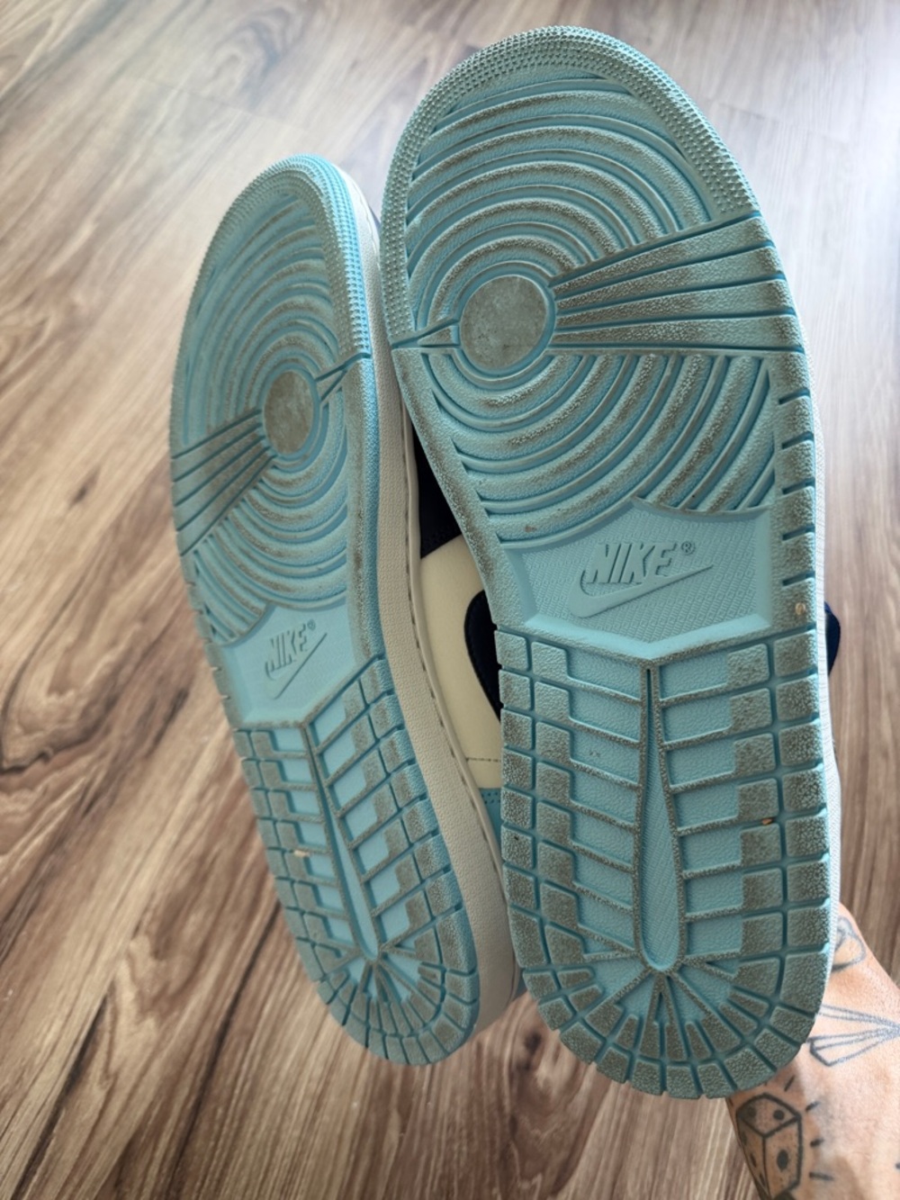 Nike Air Jordan 1 Low - Navy, Light Blue & White - Picture 4 of 4